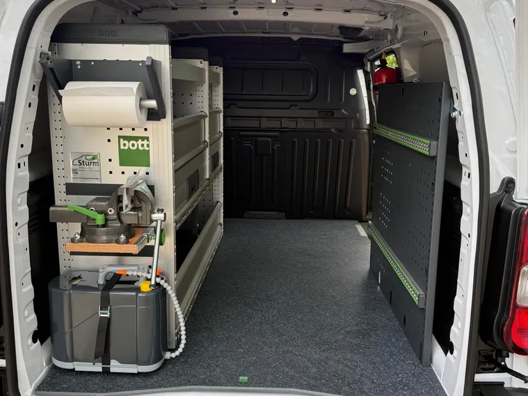 Wasserversorgung · Versorger – Peugeot Partner 1